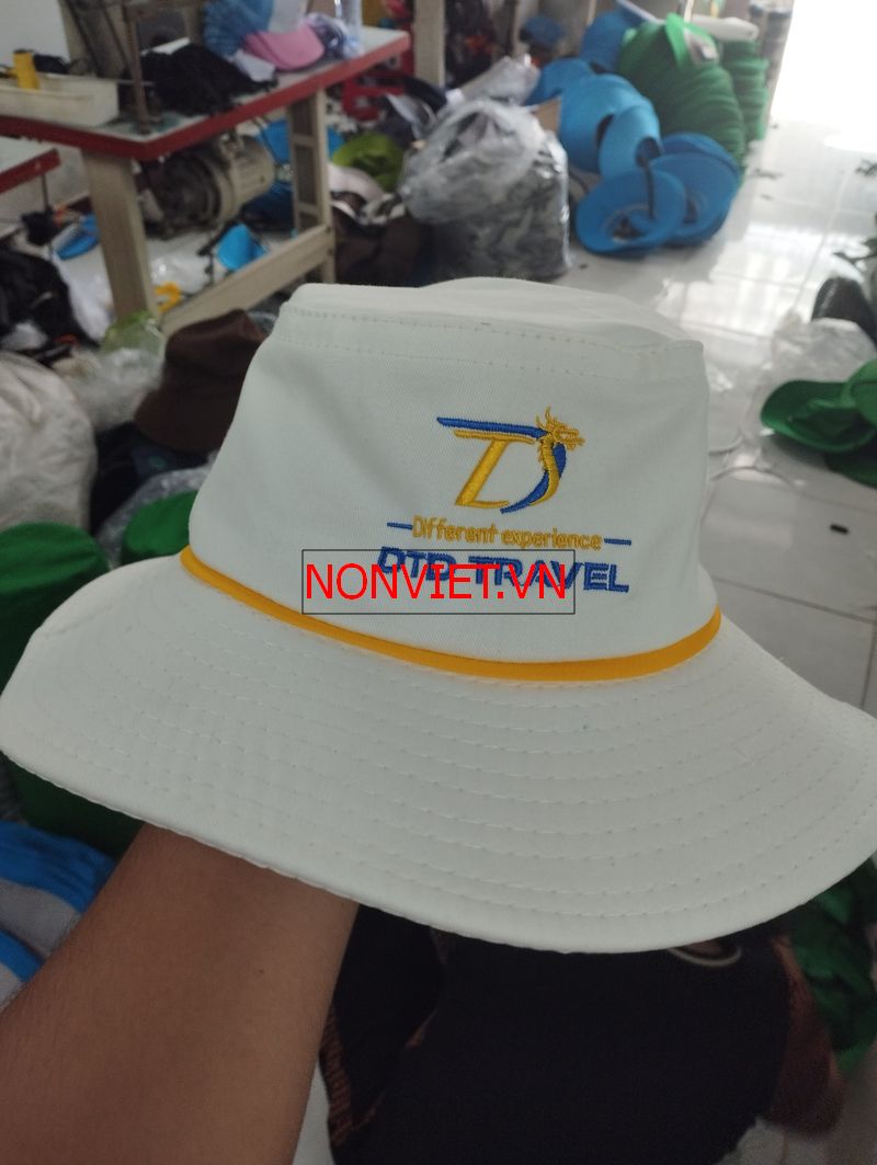 Nón tai bèo có dây viền màu chủ đạo công ty